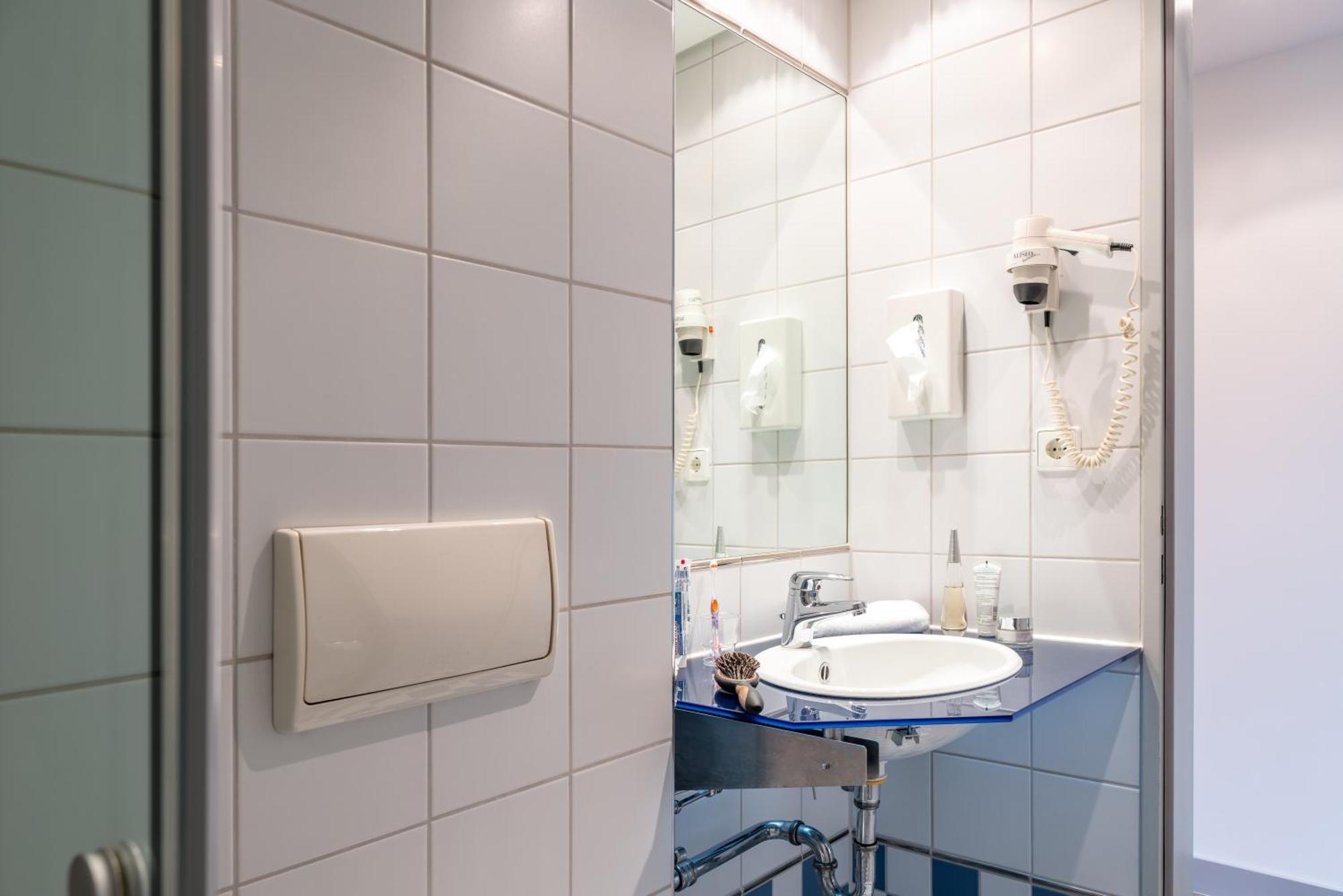 Hotel Leipheim Sued Ngoại thất bức ảnh