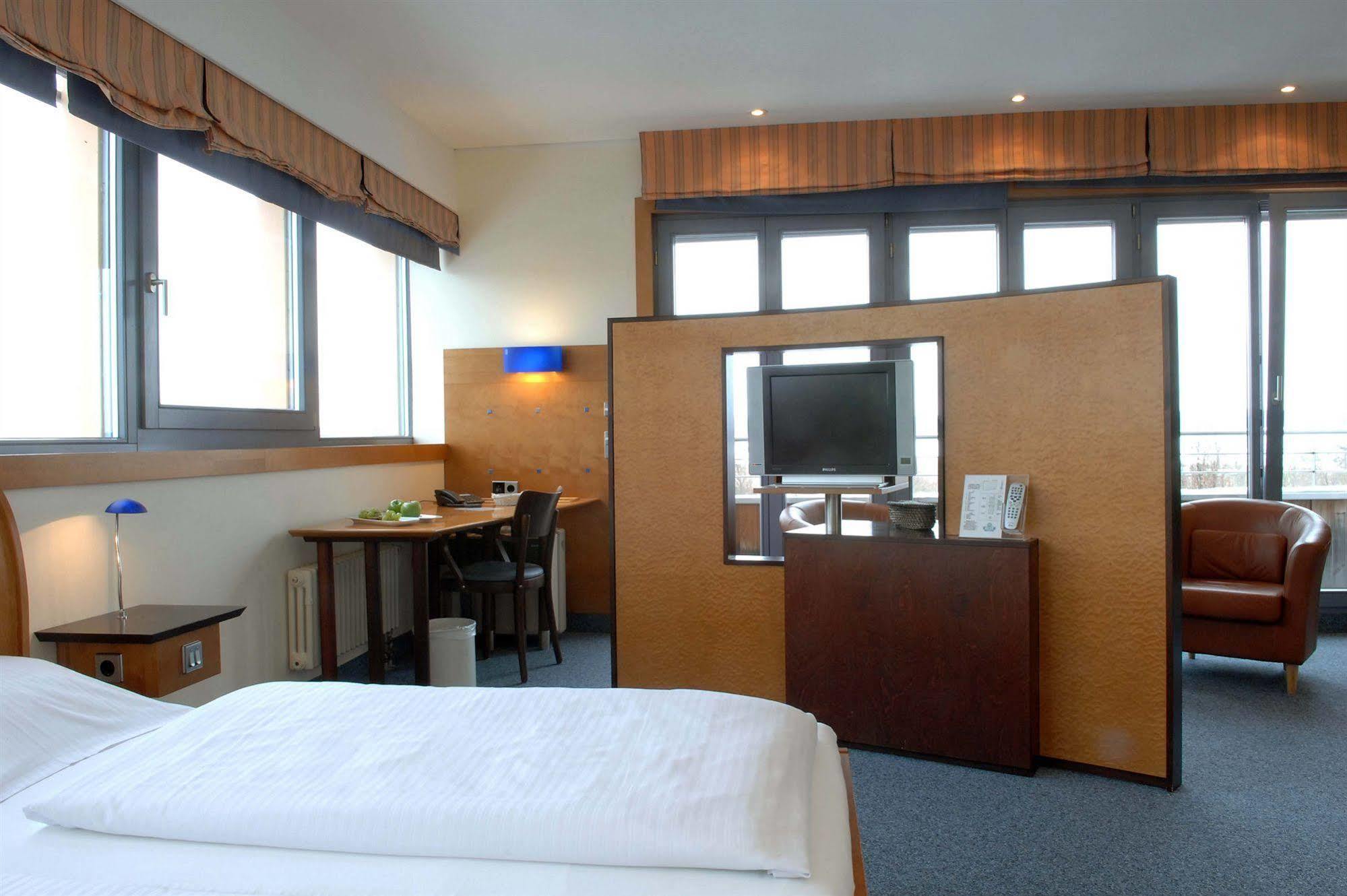Hotel Leipheim Sued Ngoại thất bức ảnh